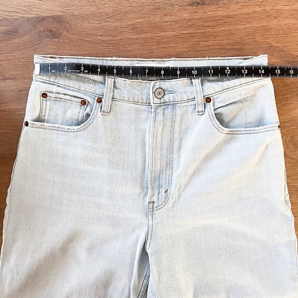 Abercrombie - Ultra High Rise Ankle Straight Jean - 28 / 6 - Picture 8 of 9